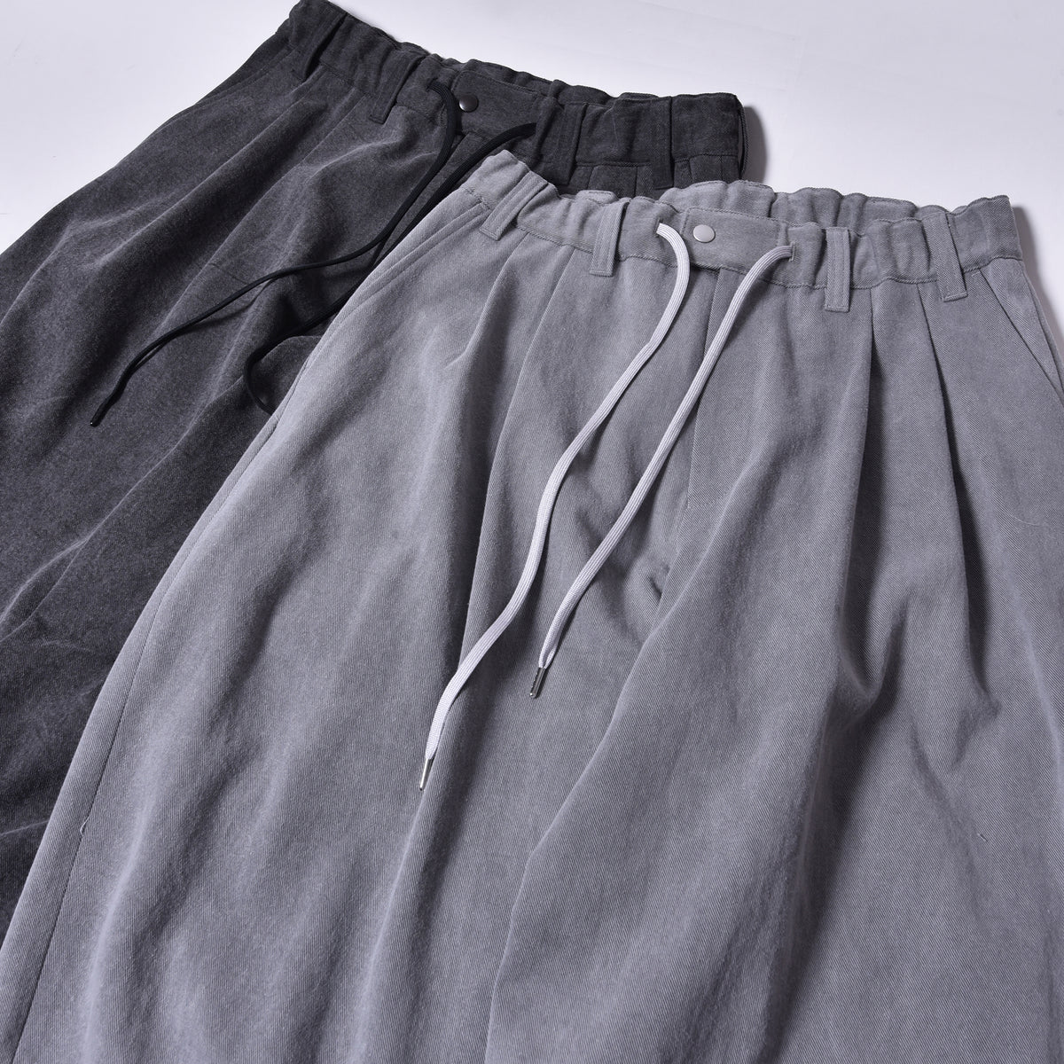 rin / Dusty Tuck Drop Pants SUMI BK