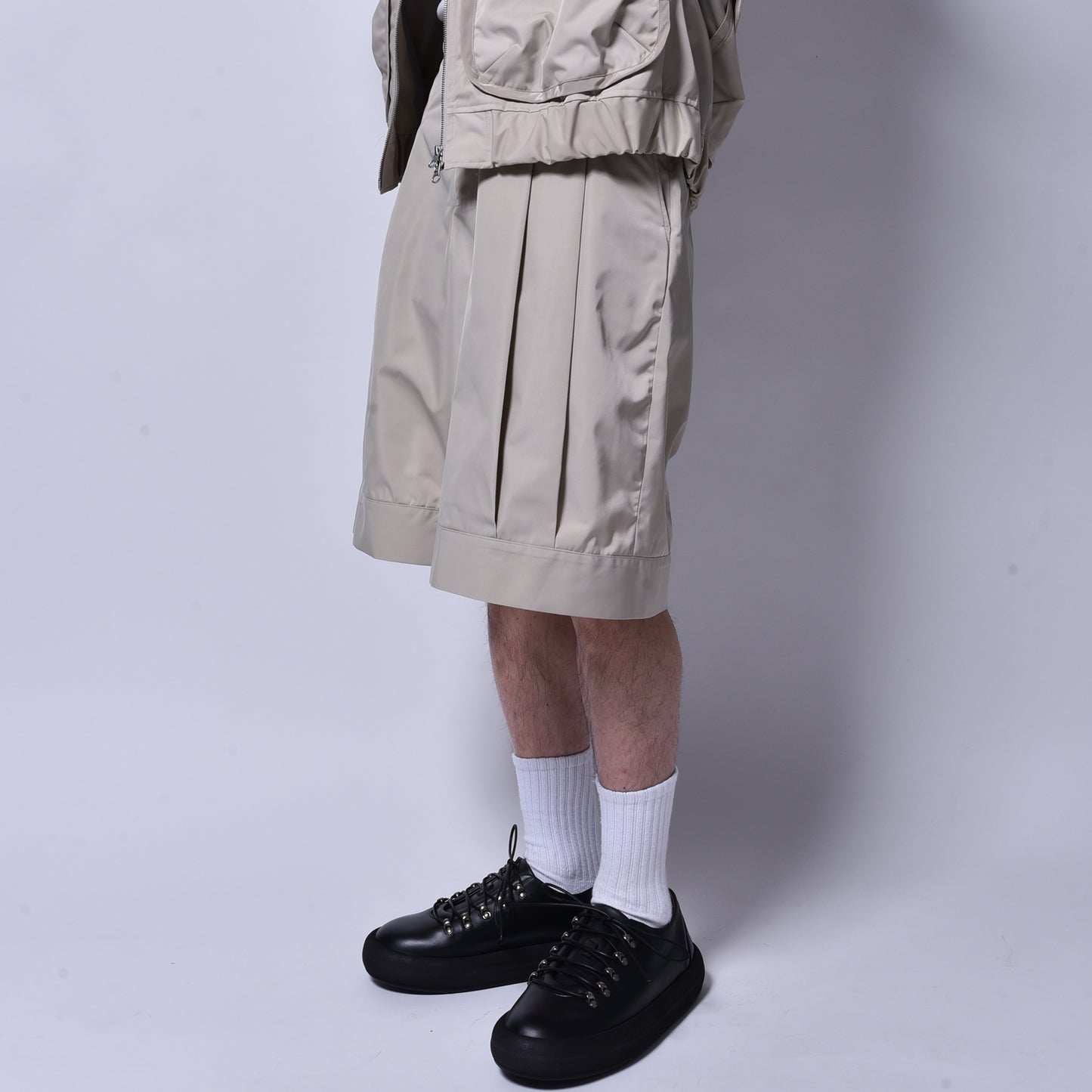 rin / Pleats Wide Tuck Short Pants BEI