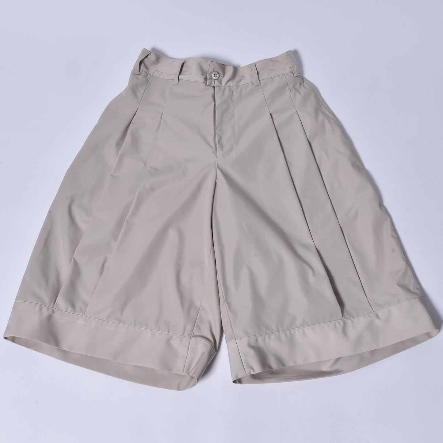rin / Pleats Wide Tuck Short Pants BEI
