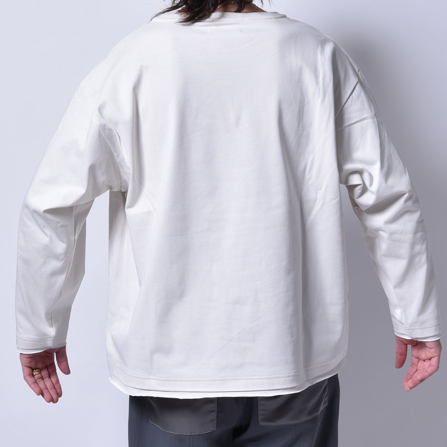 rin / Loose Neck Long Sleeve Tee CRM