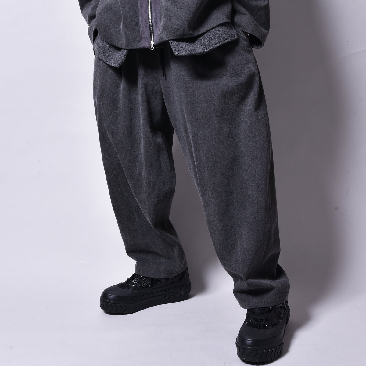 rin / Dusty Tuck Drop Pants SUMI BK