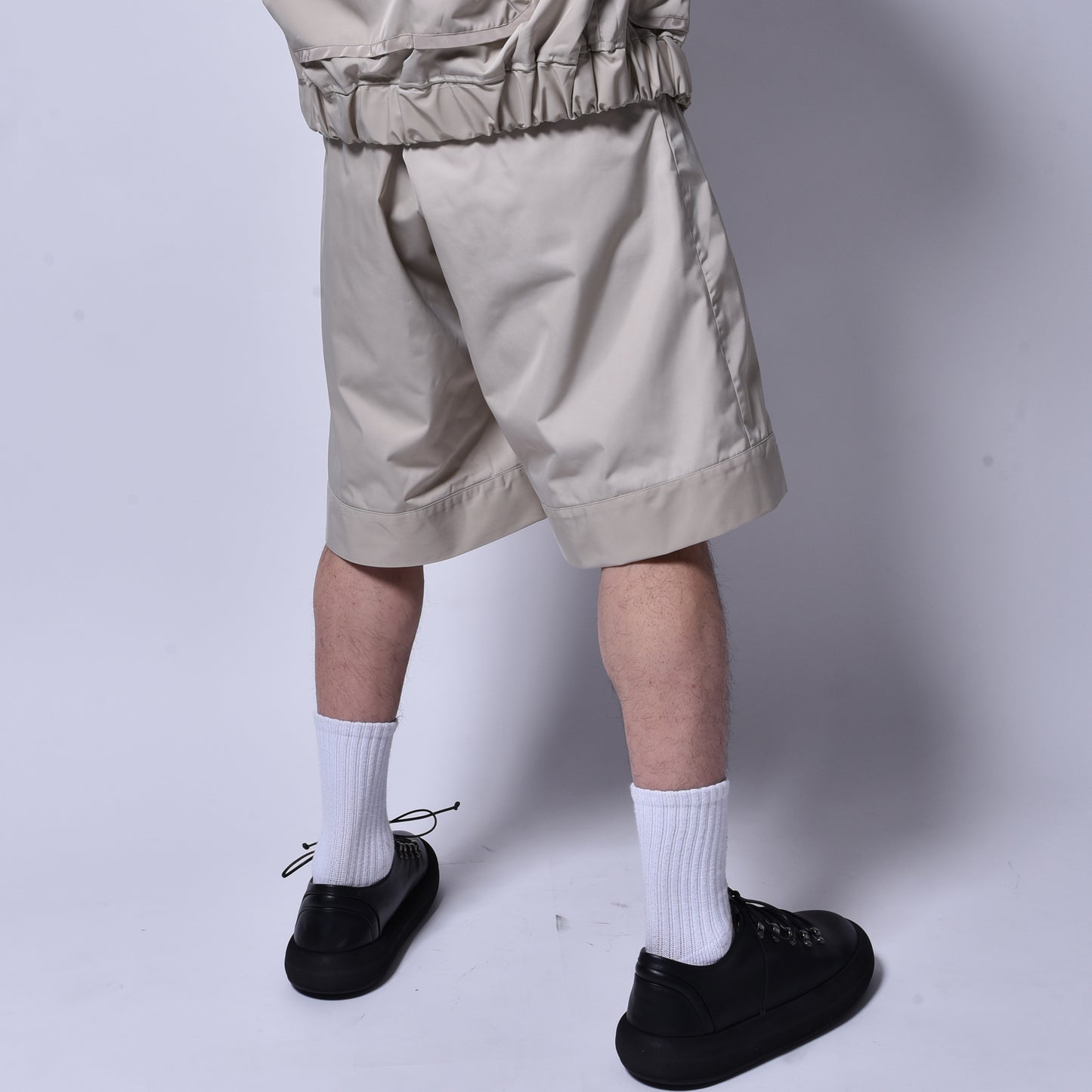 rin / Pleats Wide Tuck Short Pants BEI