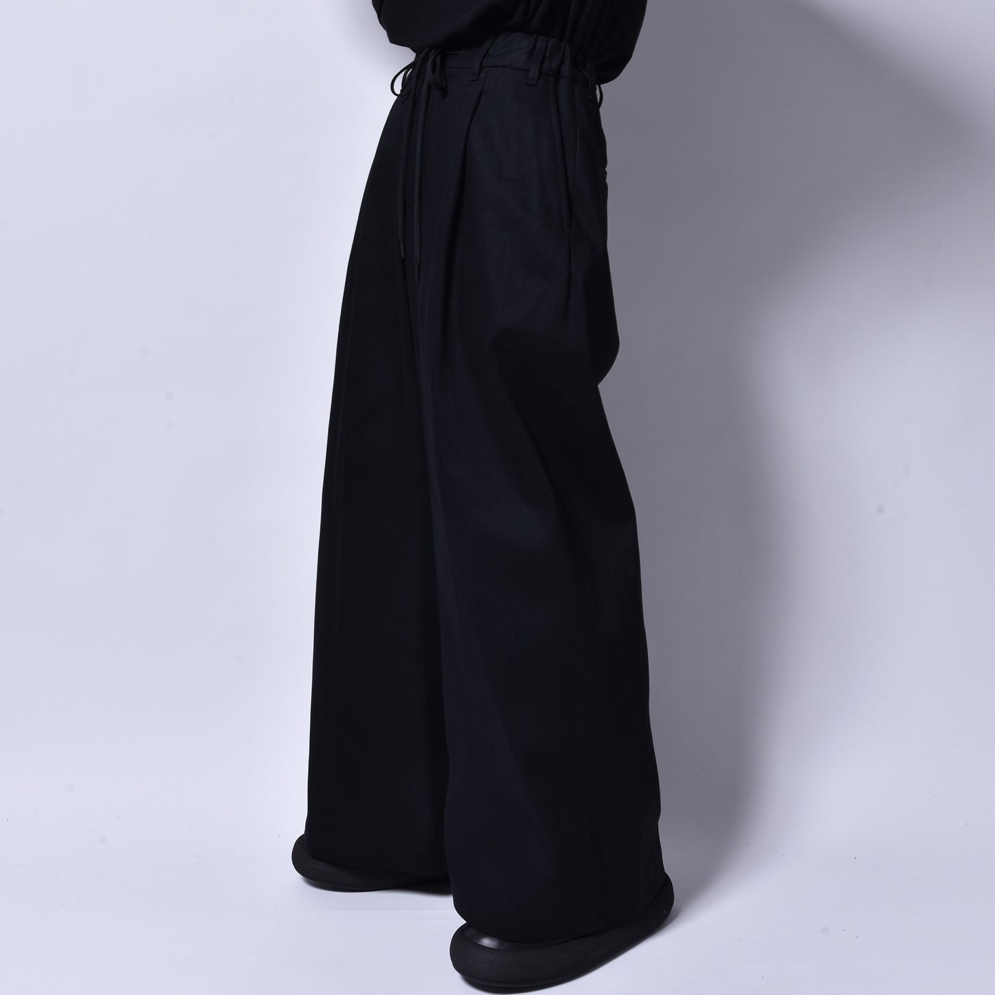 rin / One Tuck Loose Wide Pants BK