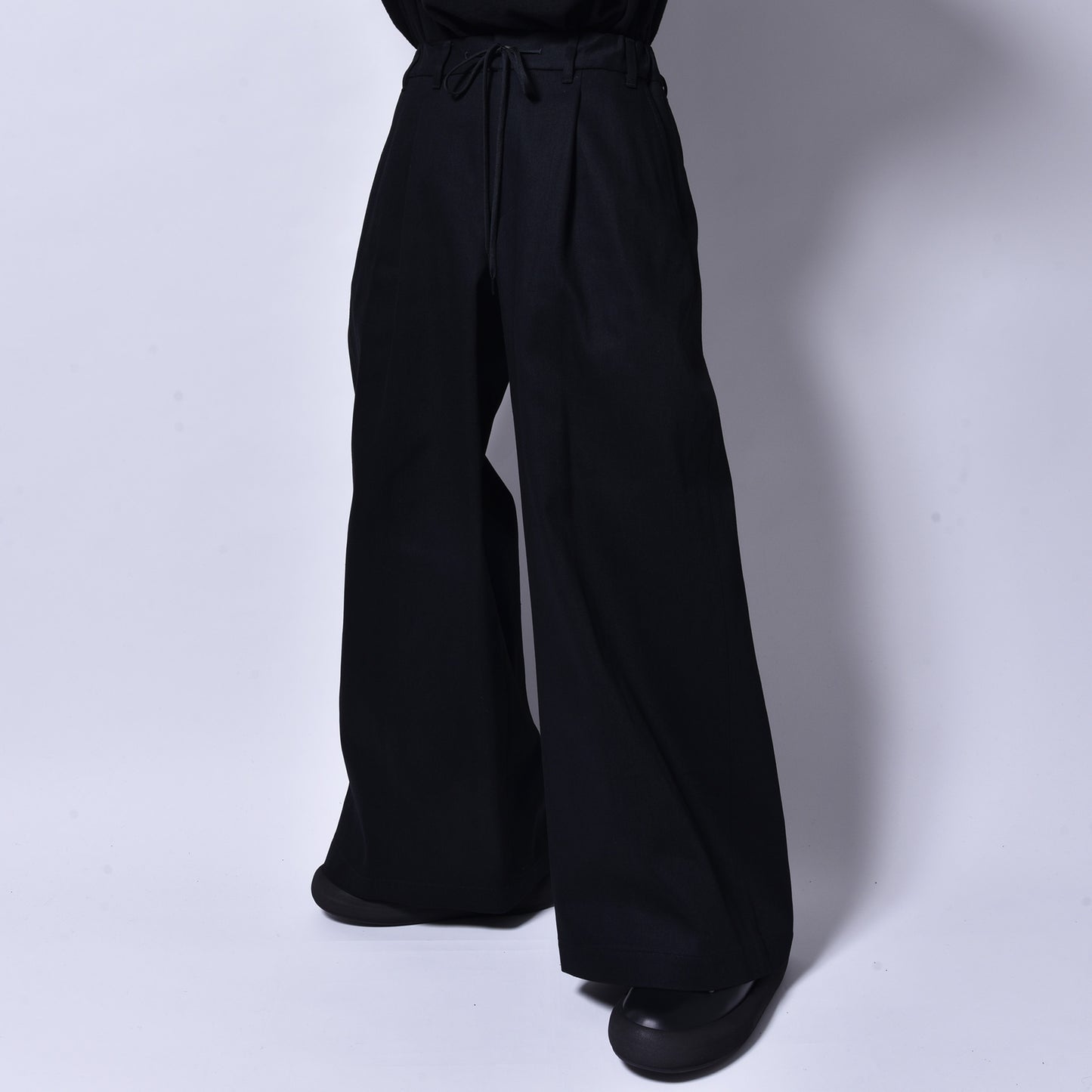 rin / One Tuck Loose Wide Pants BK