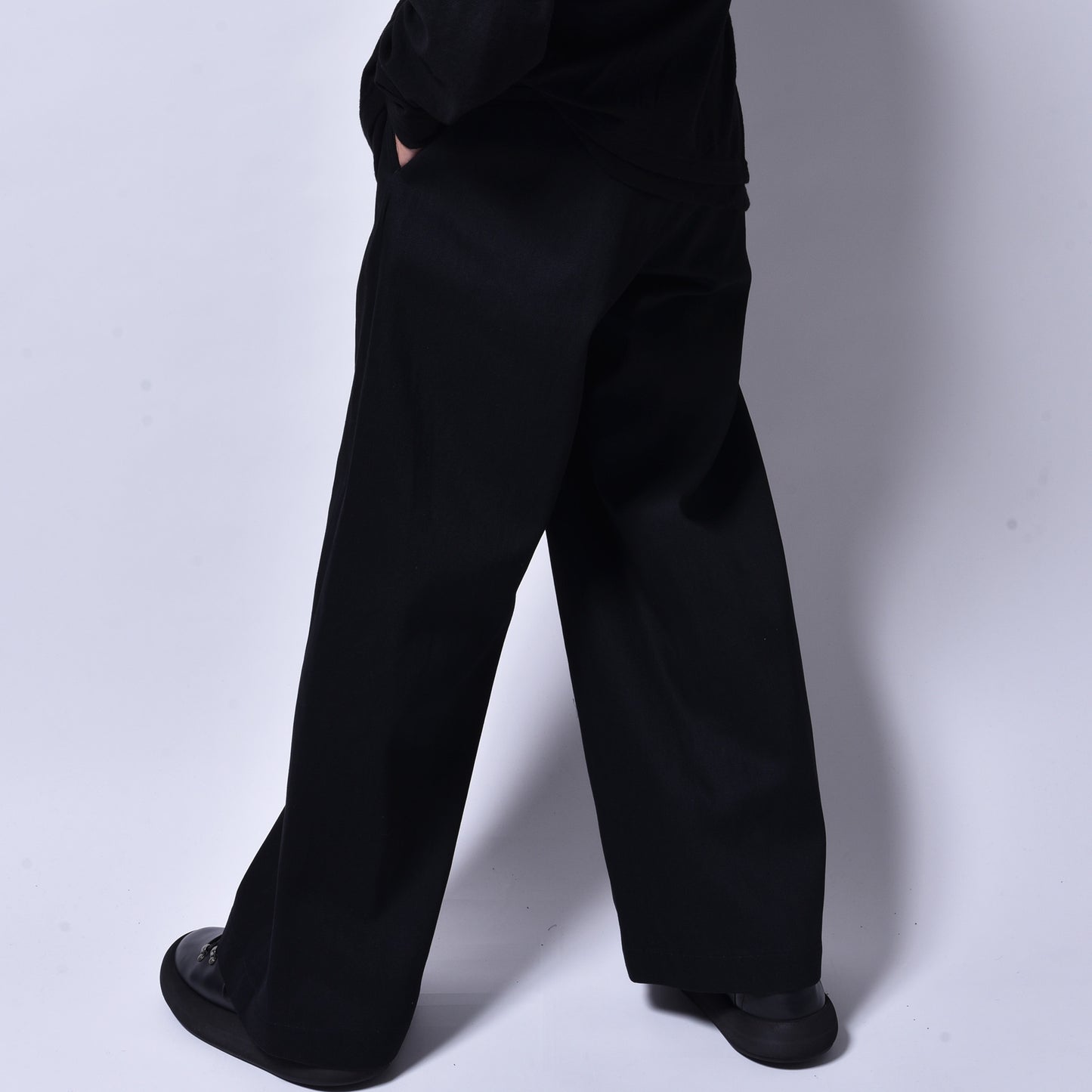 rin / One Tuck Loose Wide Pants BK