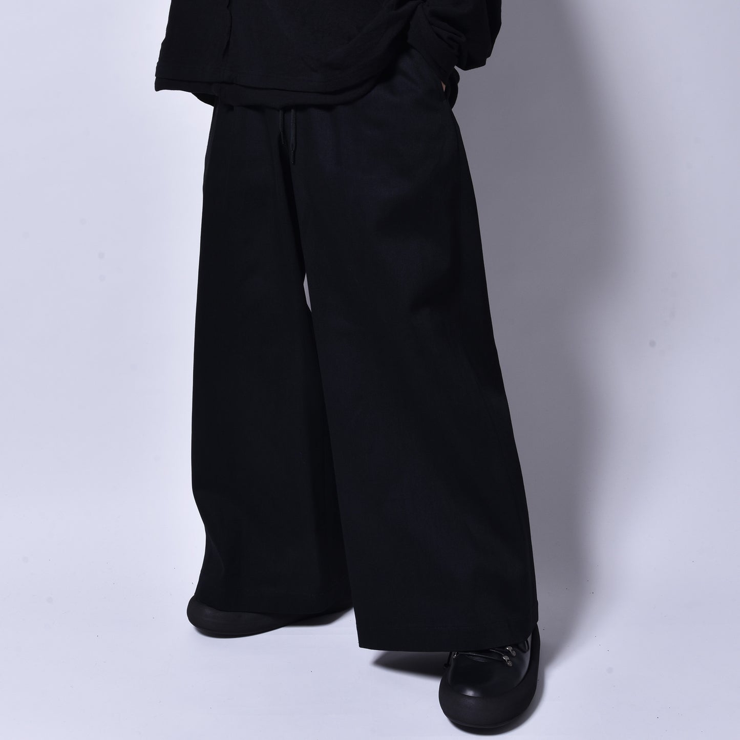 rin / One Tuck Loose Wide Pants BK