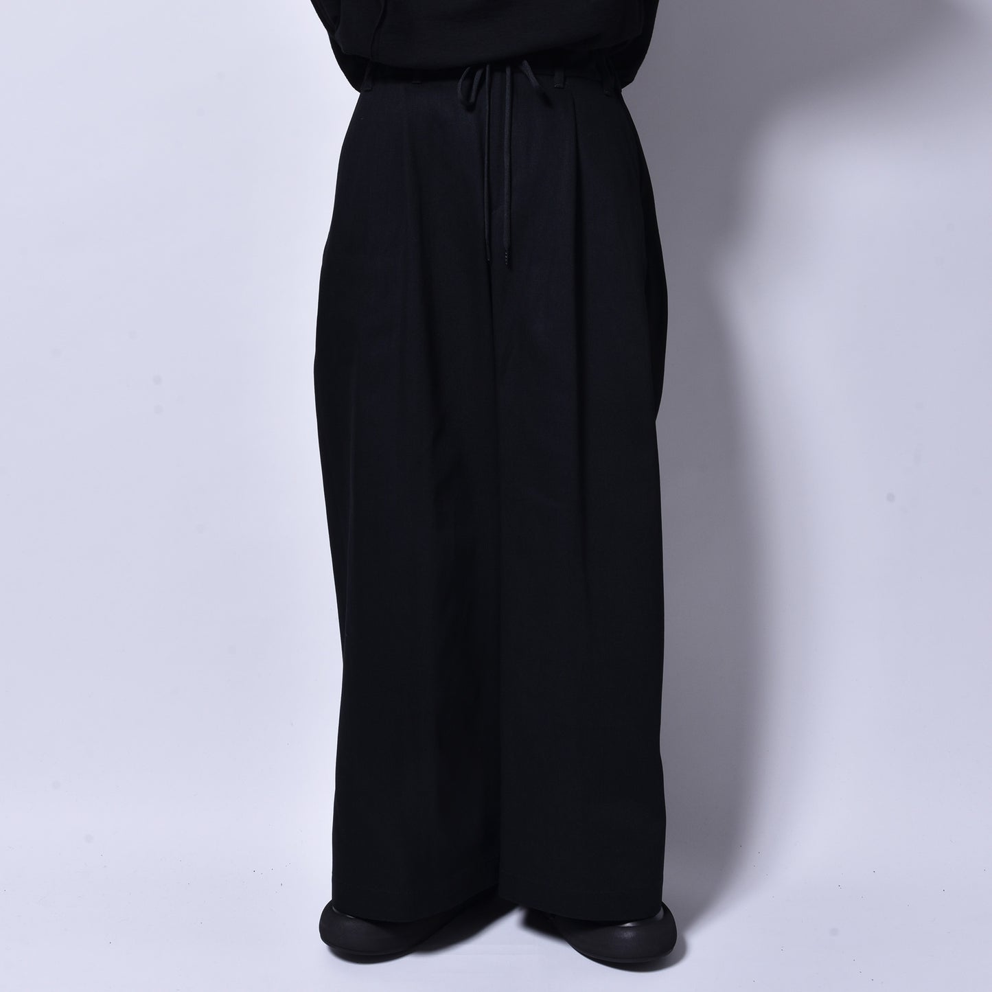 rin / One Tuck Loose Wide Pants BK