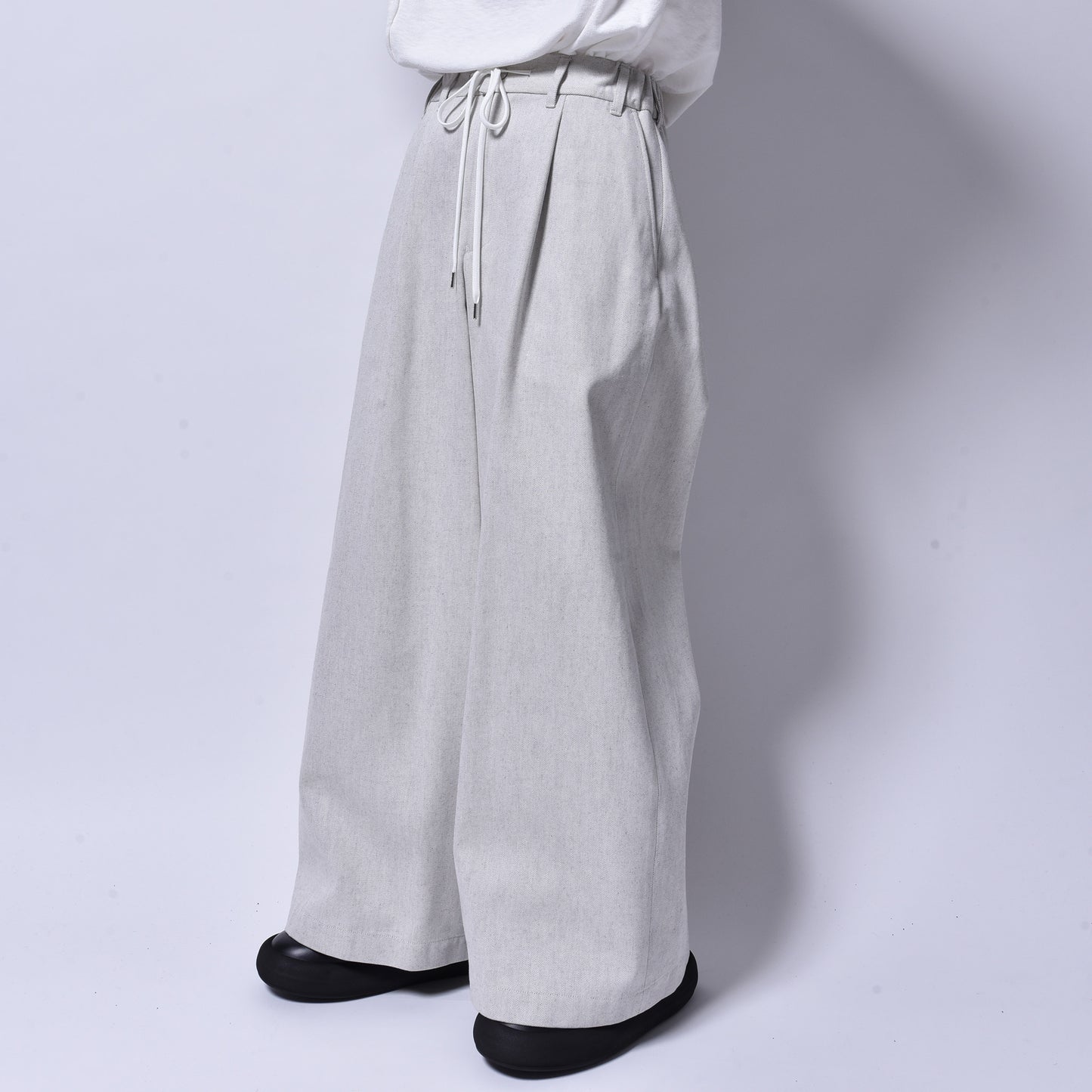 rin / One Tuck Loose Wide Pants WHBK