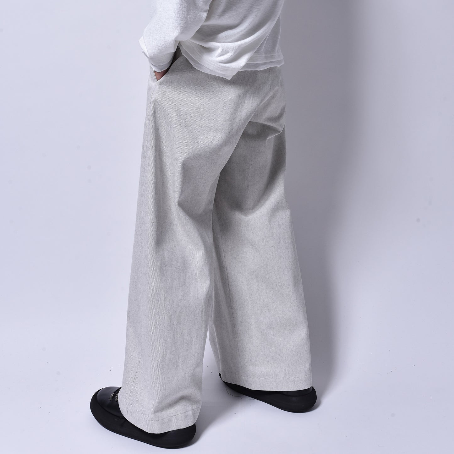 rin / One Tuck Loose Wide Pants WHBK