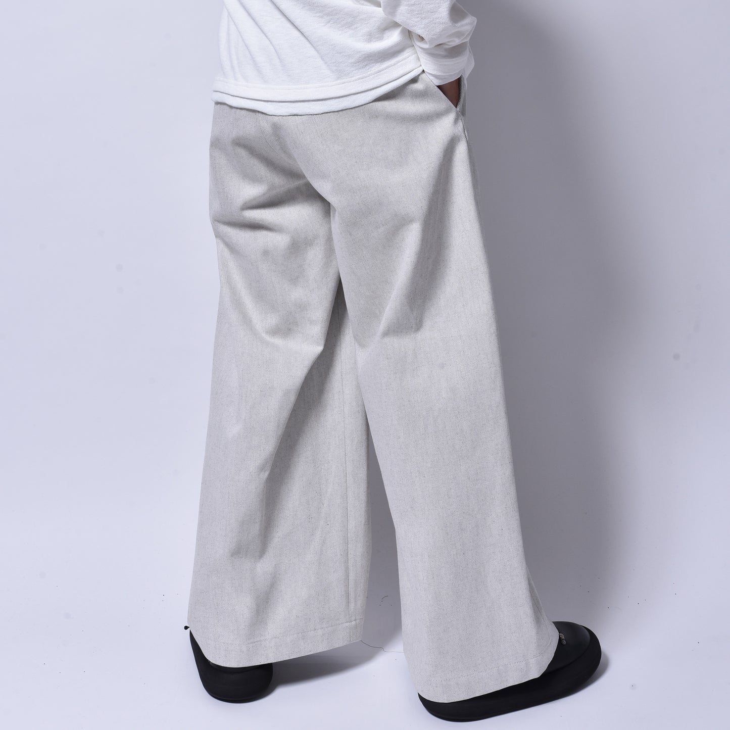 rin / One Tuck Loose Wide Pants WHBK