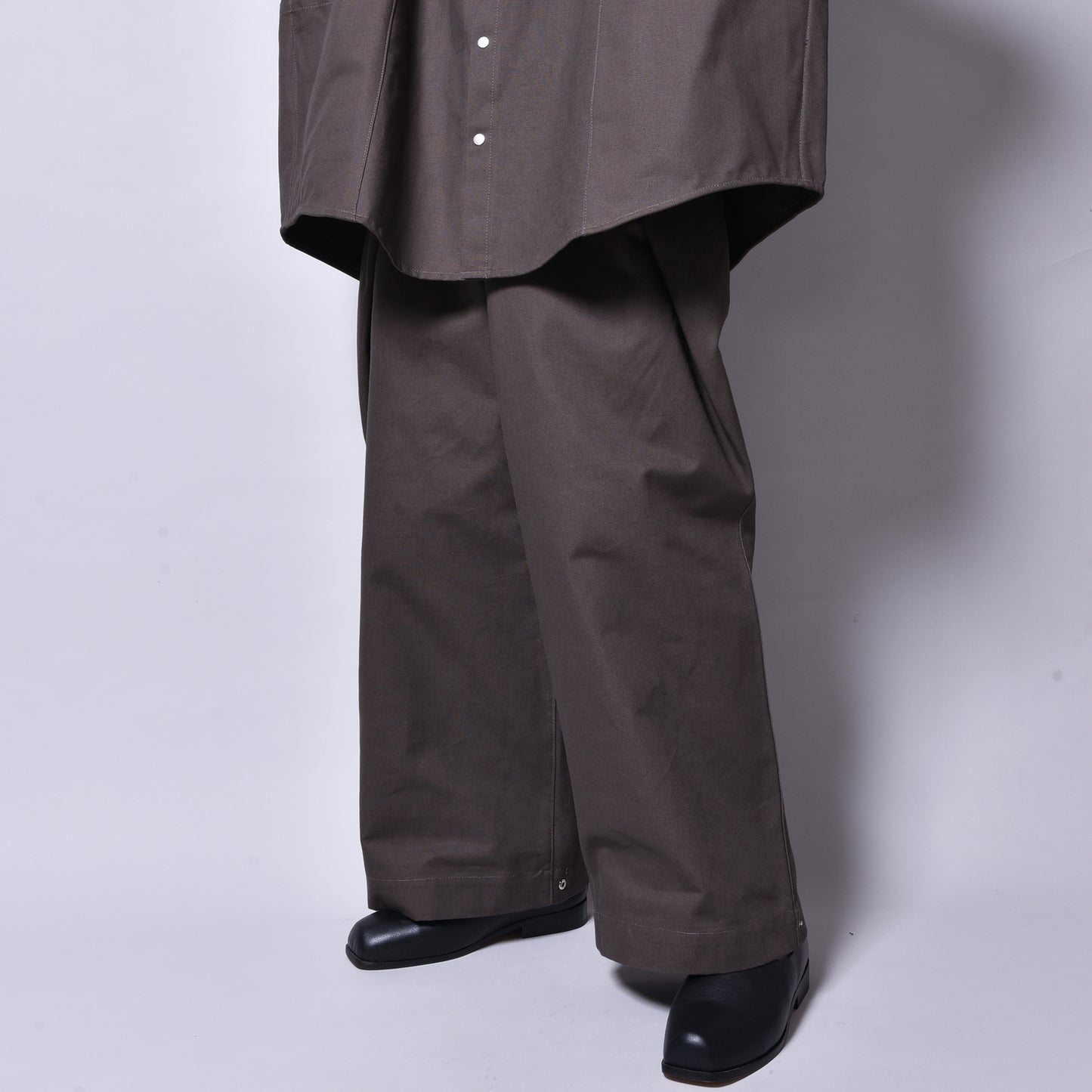 rin / Over DUG Tuck Pants KHAKI