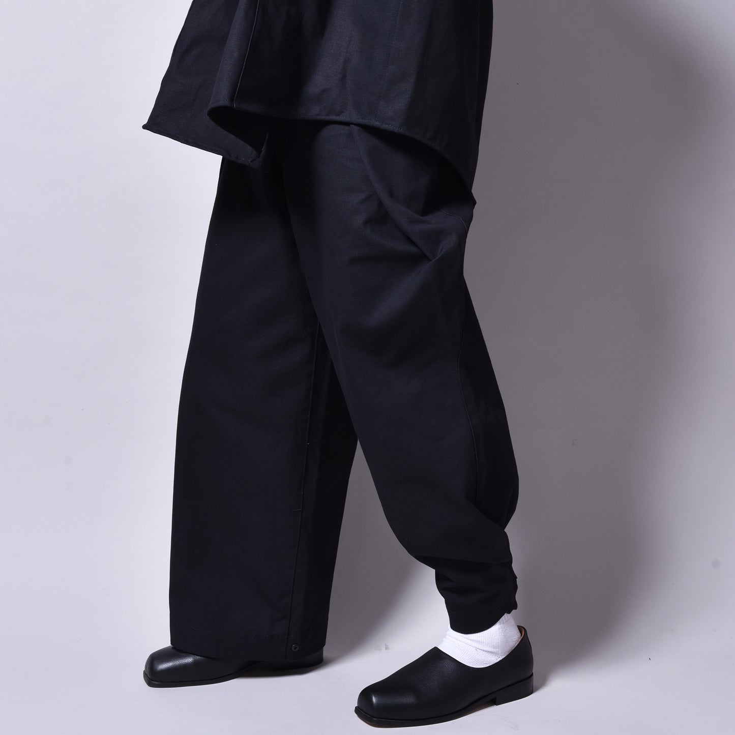 rin / Over DUG Tuck Pants BK